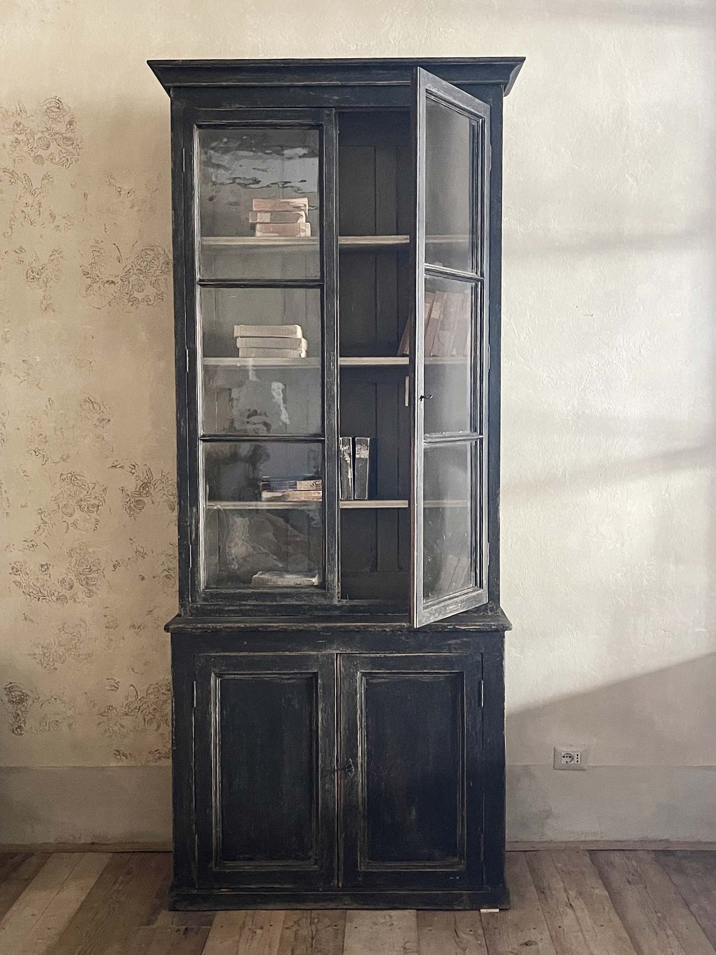 vetrina grande nera antiquariato francese arredi antichi
